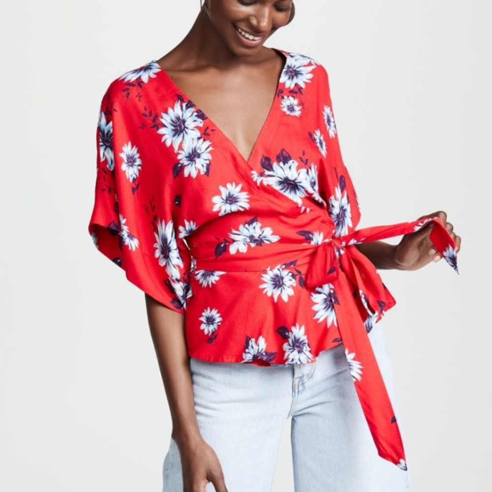 Yumi Kim Revolve Red Blue Floral Finders Keepers Thats A Wrap Top New Size XS
